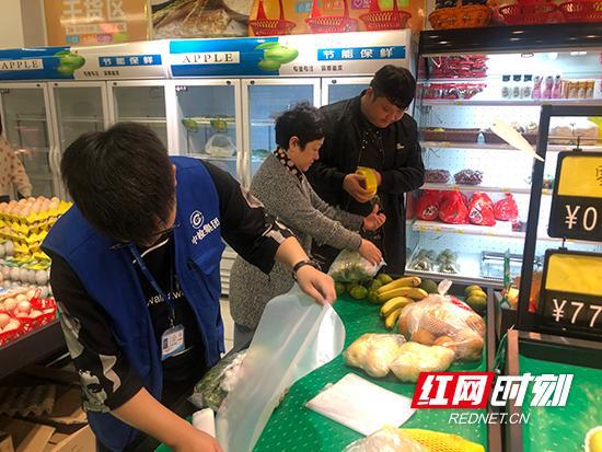 永定區(qū)市監(jiān)局開展“兩節(jié)”前食用農(nóng)產(chǎn)品批發(fā)環(huán)節(jié)專項抽檢，全力守護(hù)“菜籃子”安全